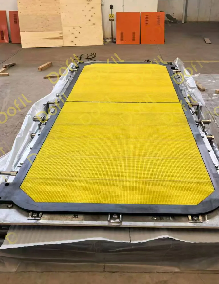 Vertical pressure filter cloth support surface