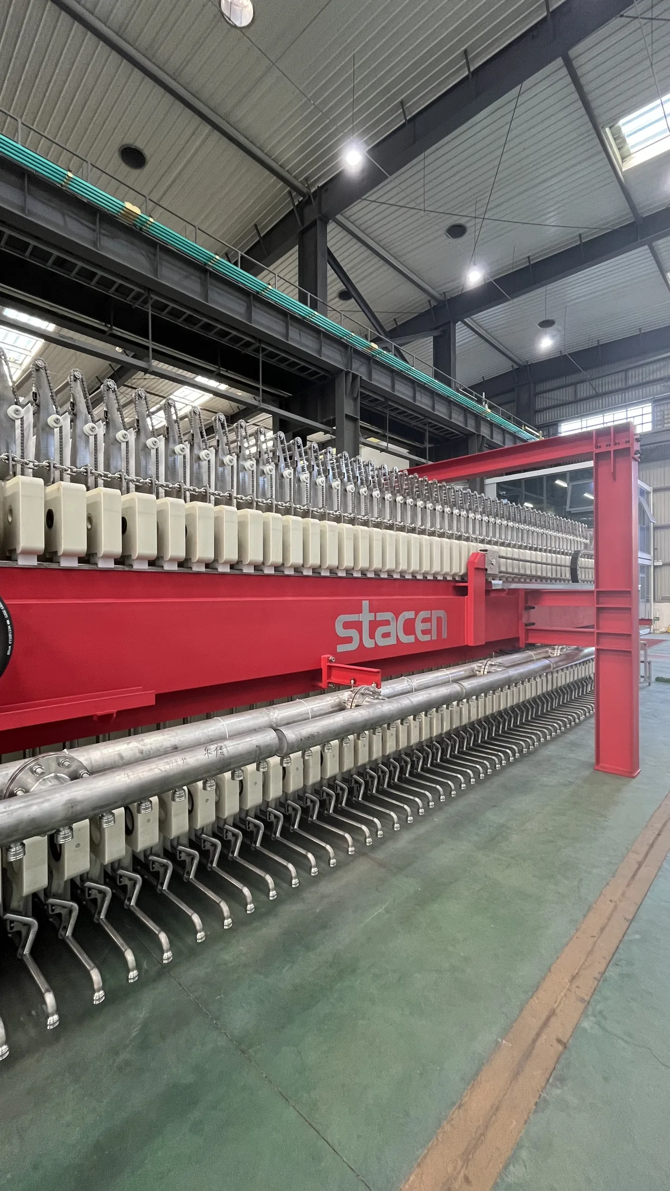 Filter cloth walking drive and chain detail