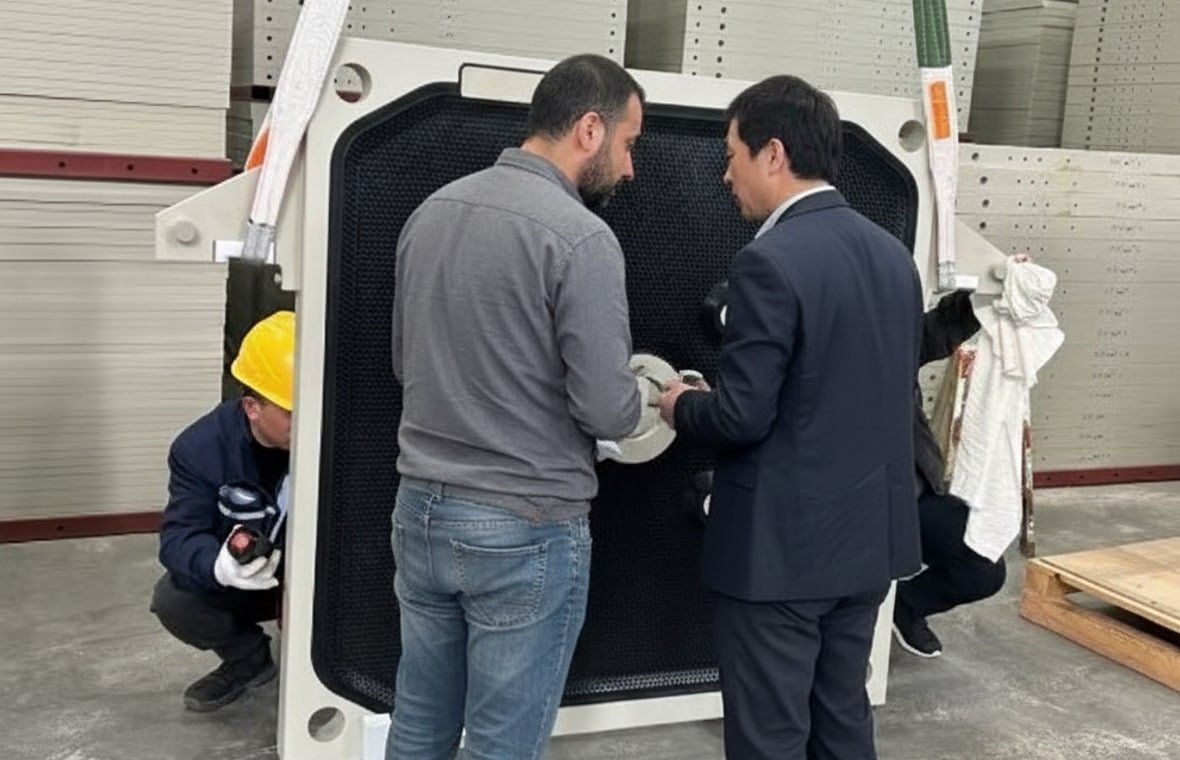 Customer plate check and technical discussion in factory
