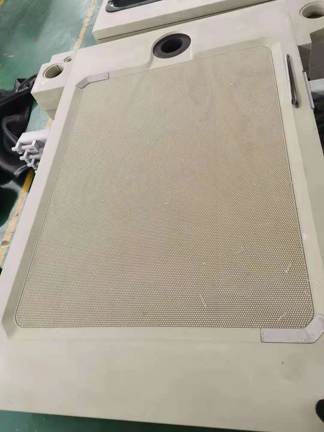 VPA2040 vertical pressure filter plate surface