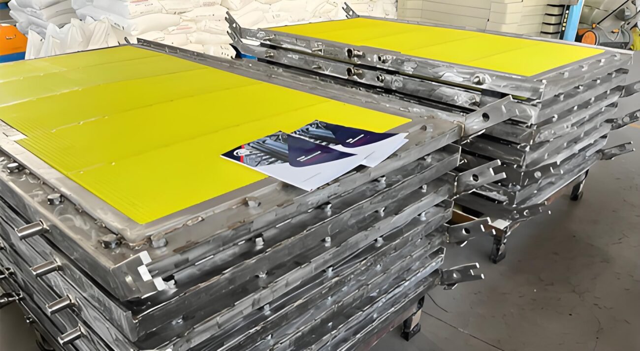 This image shows a replacement filter plate designed for a Metso tower (vertical) filter press used in mining and mineral processing dewatering. The plate is engineered to match the original interface and key tolerances, helping plants reduce the risk of leakage, misalignment, and unplanned downtime during plate replacement. Typical applications include tailings filtration, concentrate dewatering, and process water recovery, where “almost-right” plates can trigger costly stoppages.